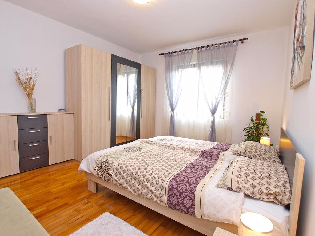 Family Friendly Apartment 946 Пула Экстерьер фото